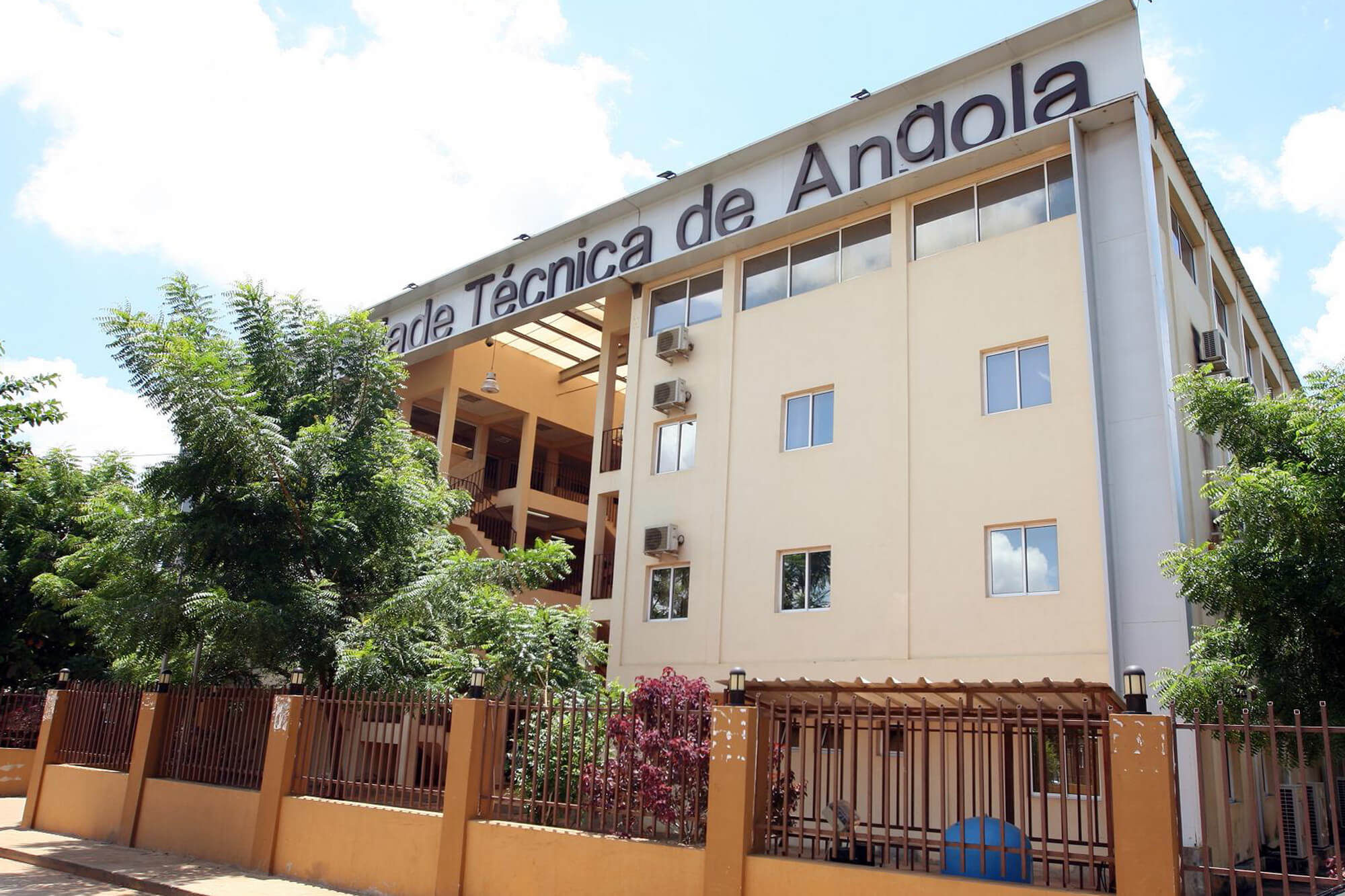 Vagas na Universidade Técnica de Angola - Utanga
