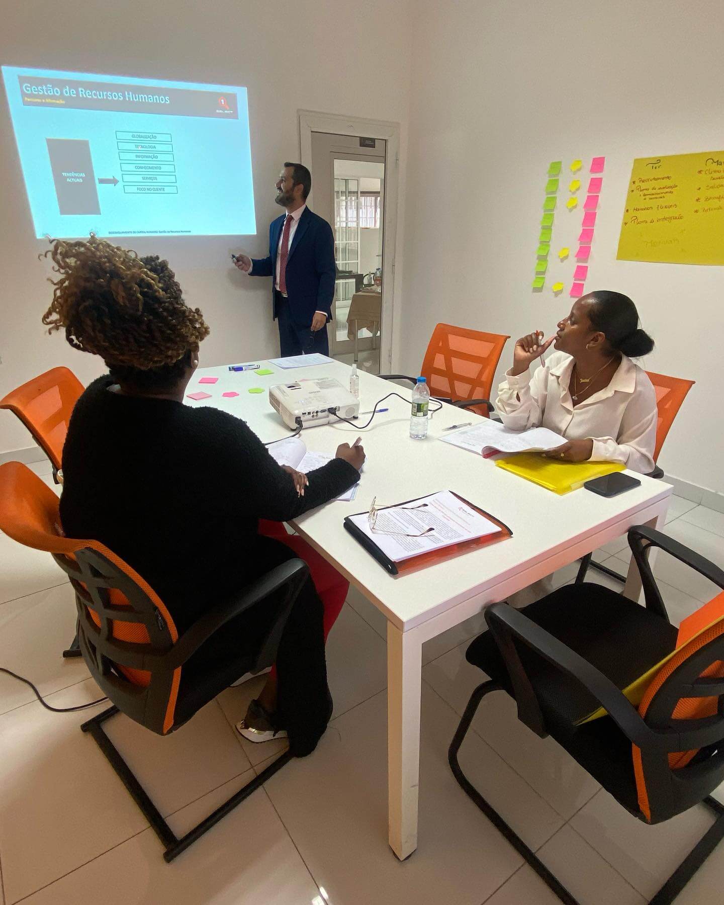 Recrutamento na One-Select Academy Angola Vagas na One-Select Academy Angola