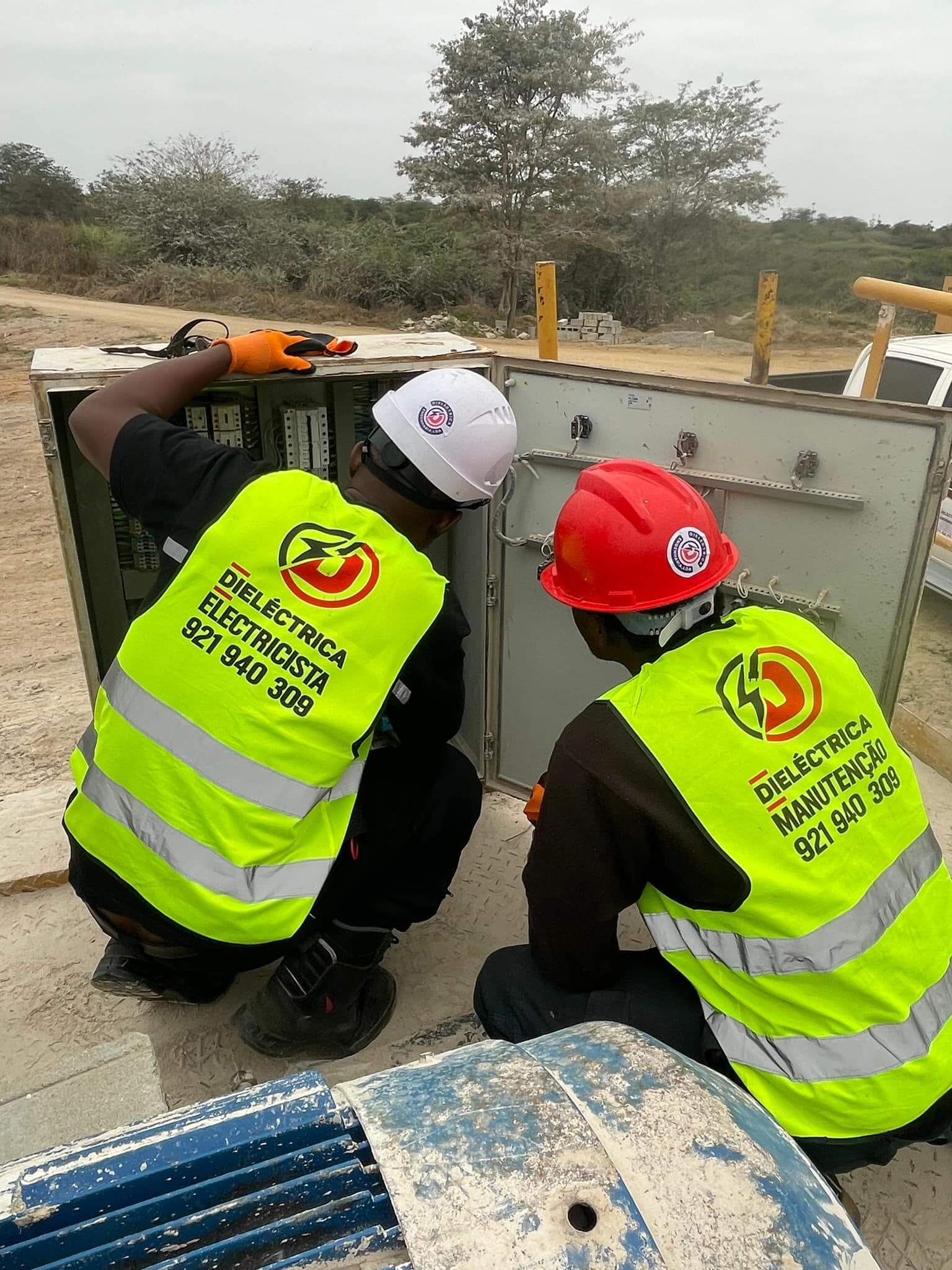 Vagas na Dieléctrica Angola