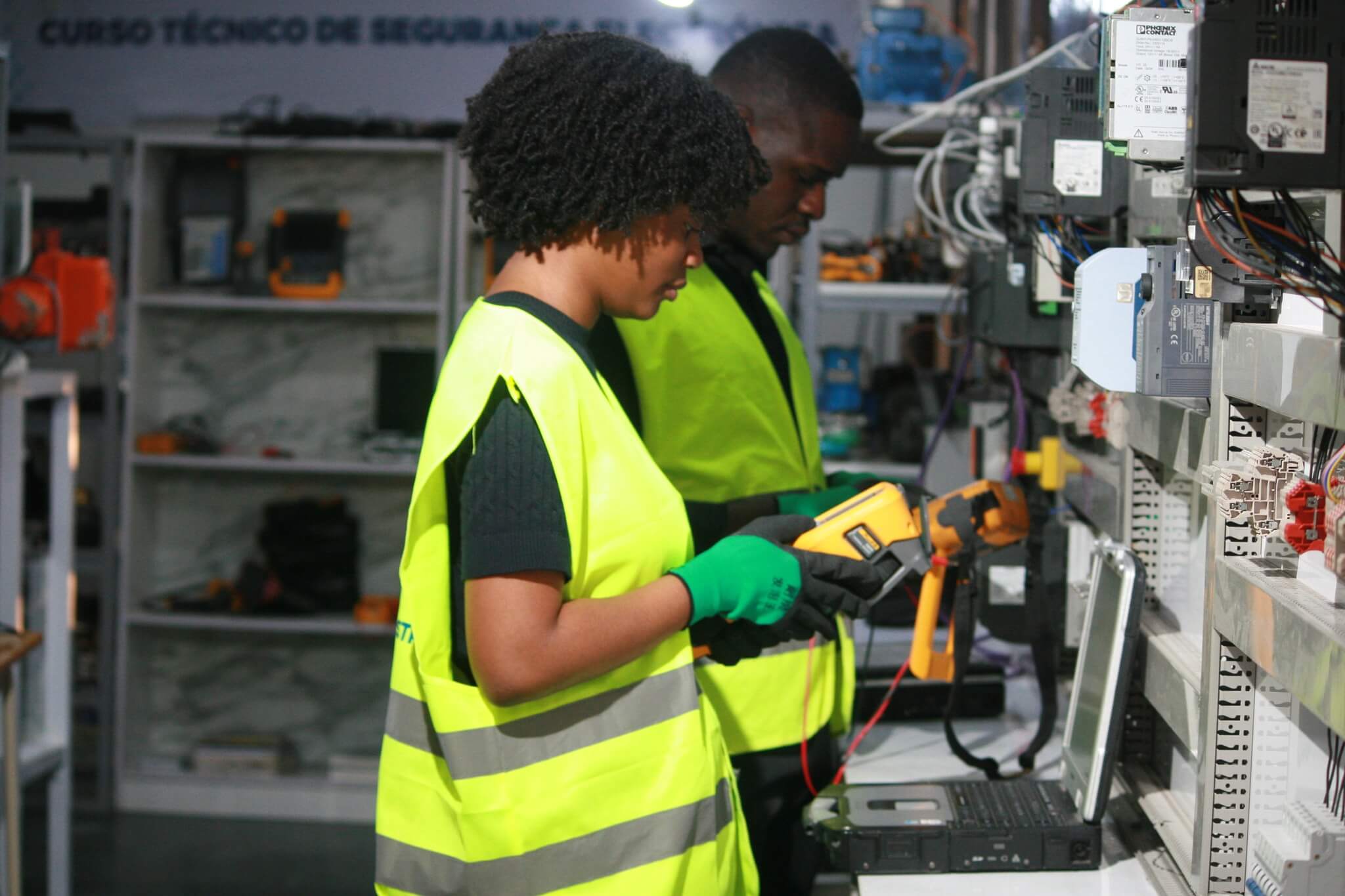 Recrutamento na CBL-FB Angola Vagas na CBL-FB Angola